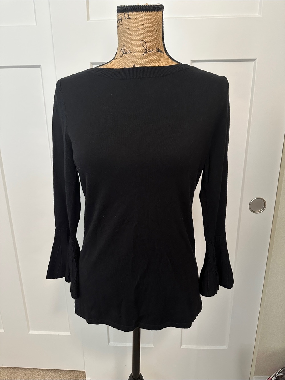 41 Hawthorn Black Long-Sleeve Ruffle Cuff Top